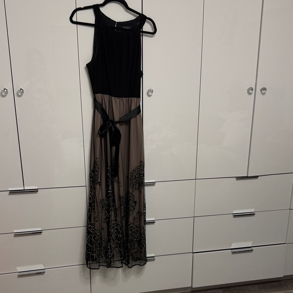 SL Fashions Black and Tan Maxi Dress